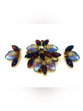 Elegant Vintage Purple Molded Glass Brooch Set Frosted Leaf Filigree Detail